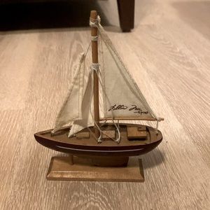 $5/25 Small wooden Sailboat decor